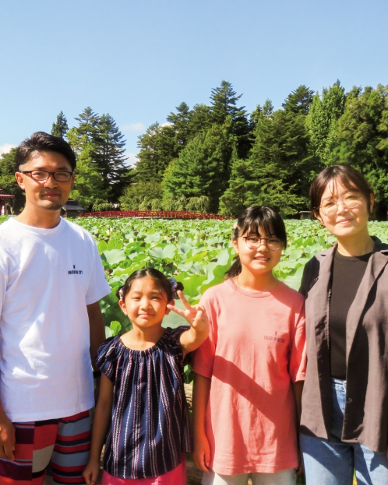 写真：平川に移住した家族